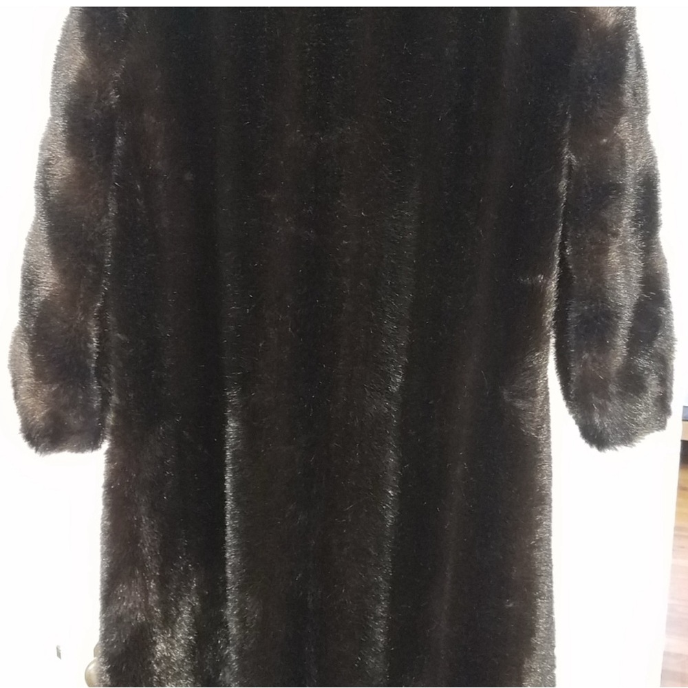 Elegant Black Fur Coat - Picture 5 of 5
